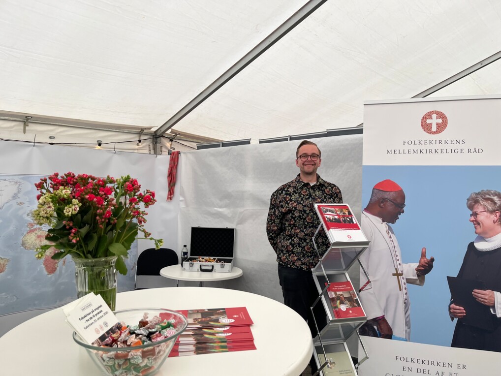 Billede af en flok der kommende gående ved Himmelske Dage 2022 i Roskilde