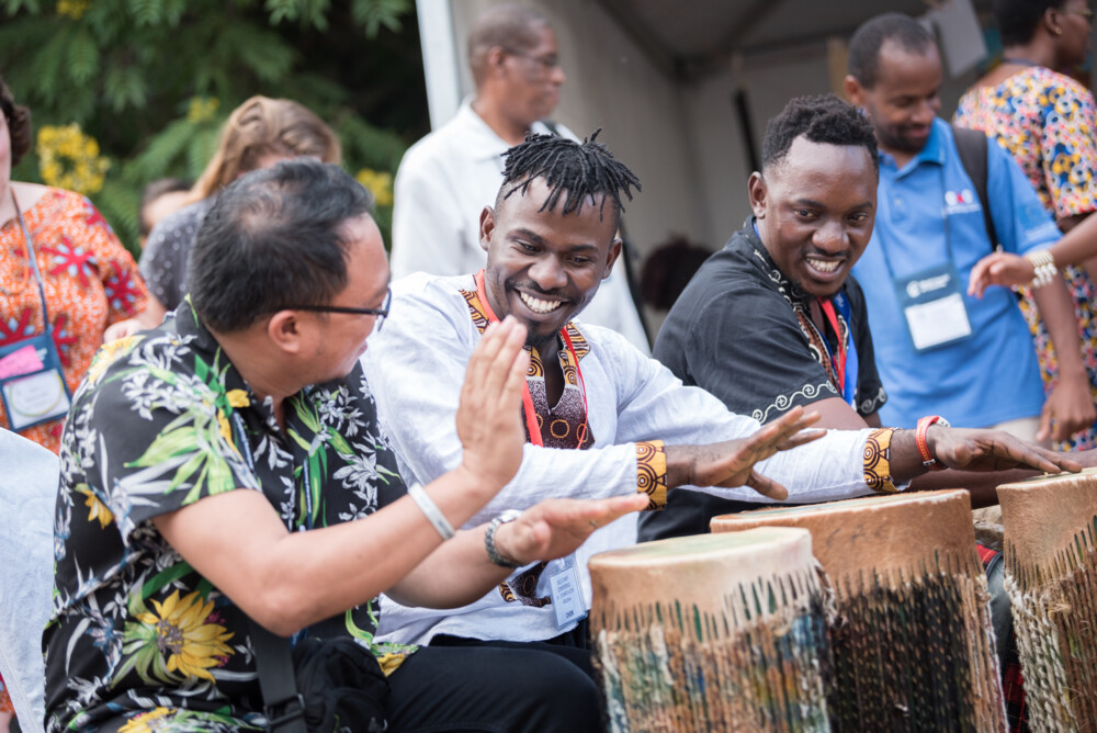 Tre mænd spiller musik